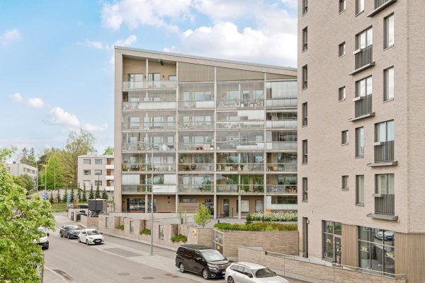 Kerrostalo, joka on seniorikohde Jäkälätie 10